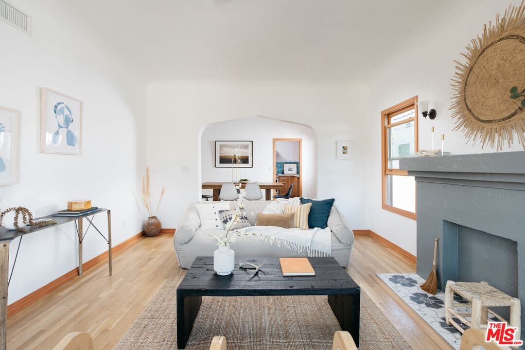 2 bd, 2 ba Apartment in Los Angeles, CA — $4,200/mo — photo 2