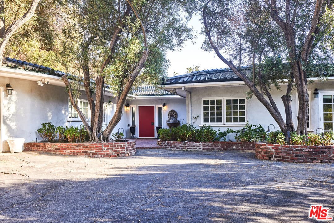 6 bd, 3 ba House in Los Angeles, CA — $9,995/mo — photo 2