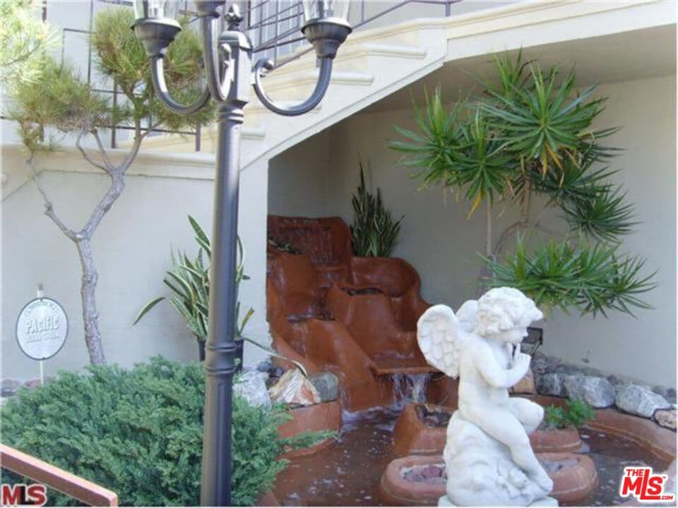 2 bd, 2 ba Apartment in Playa Del Rey, CA — $3,400/mo — photo 2
