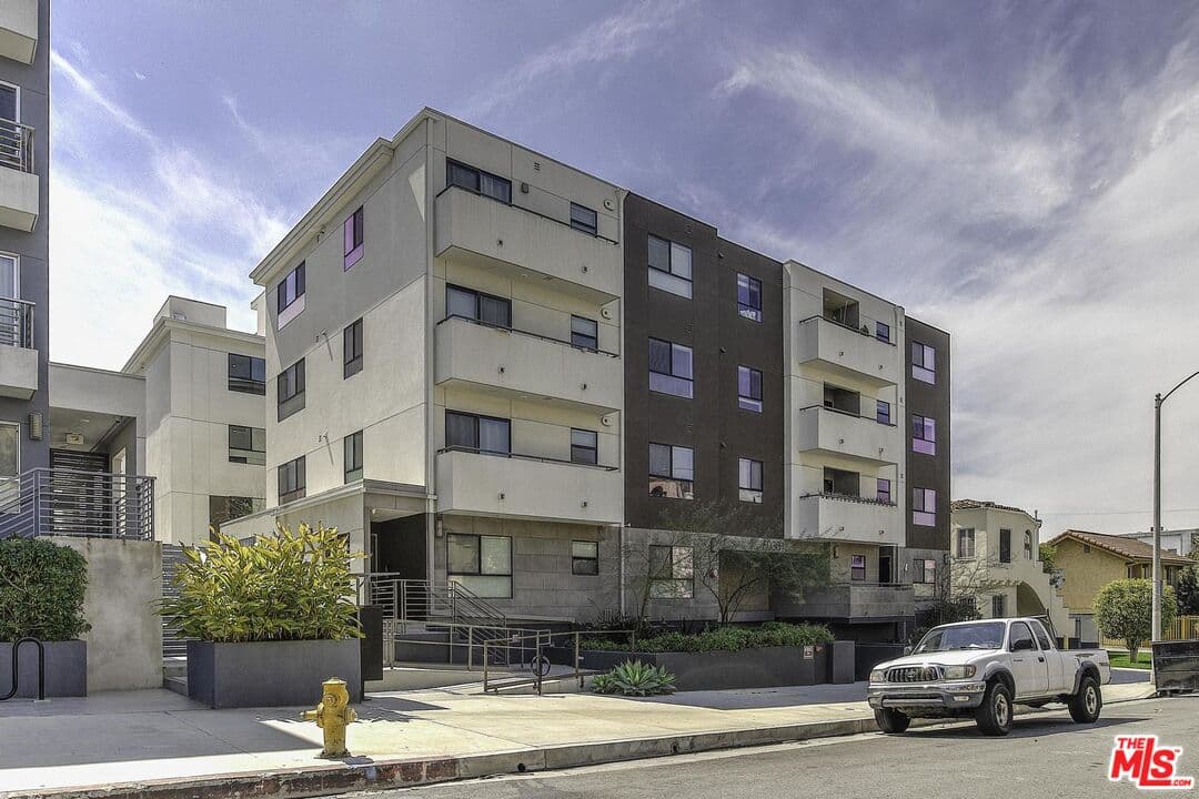 3 bd, 3 ba Apartment in Los Angeles, CA — $4,250/mo — photo 1