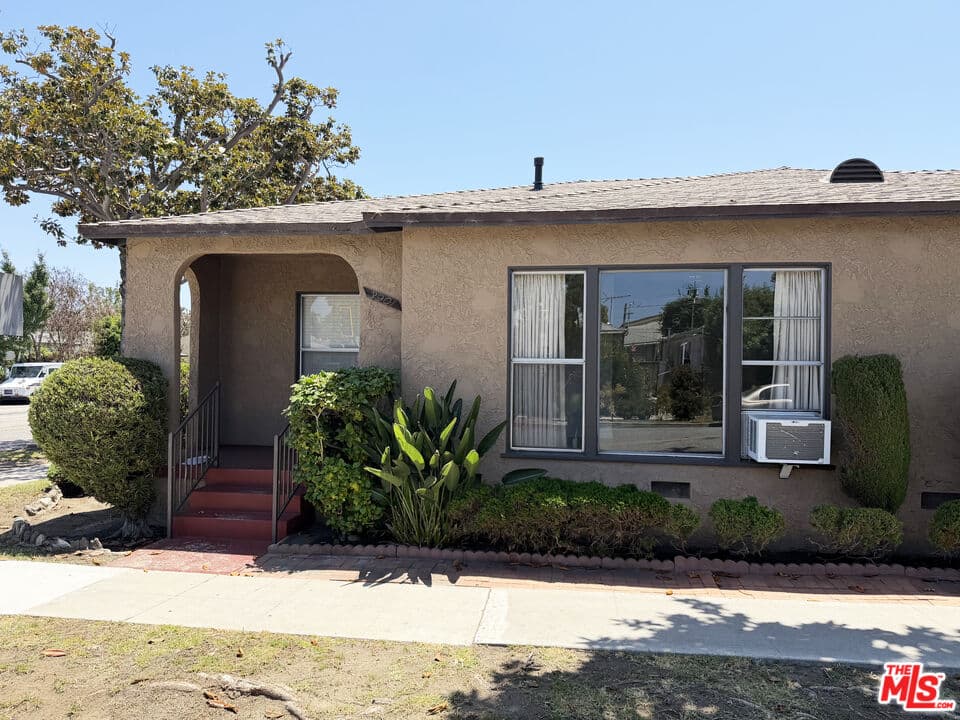 2 bd, 1 ba House in Culver City, CA — $2,700/mo — photo 1