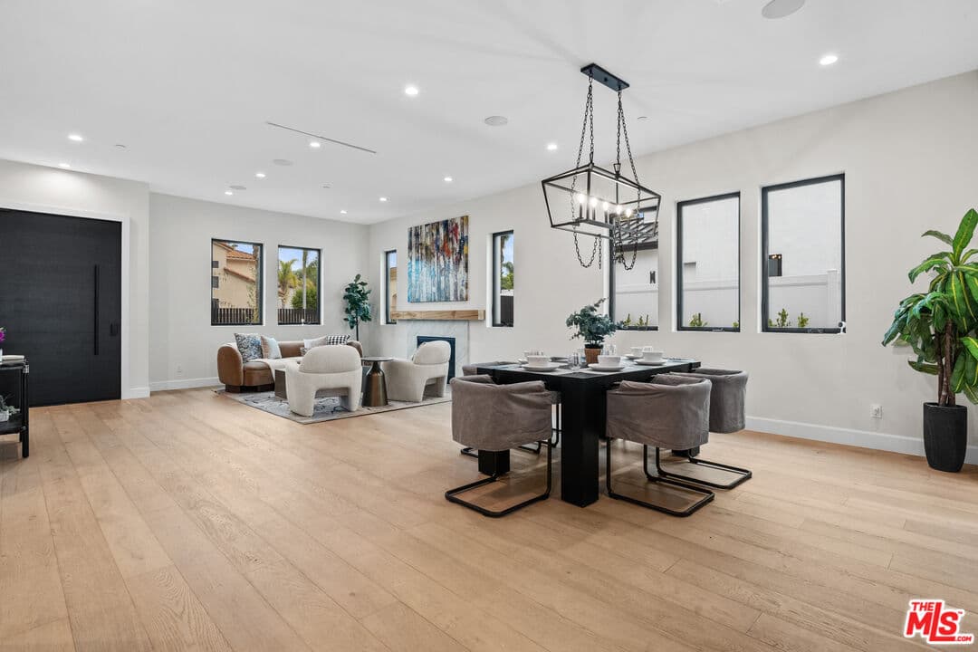 7 bd, 8 ba House in Sherman Oaks, CA — $23,500/mo — photo 2