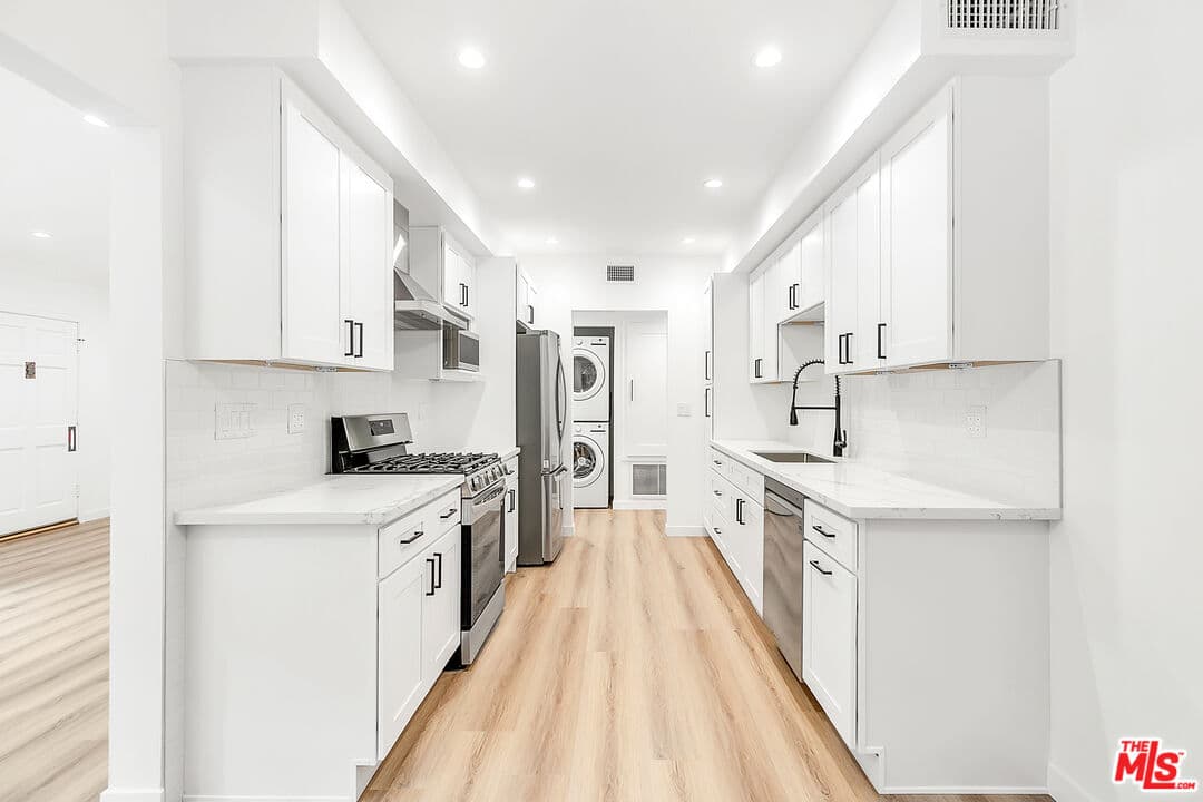 2 bd, 1 ba Townhouse in Los Angeles, CA — $3,795/mo — photo 1