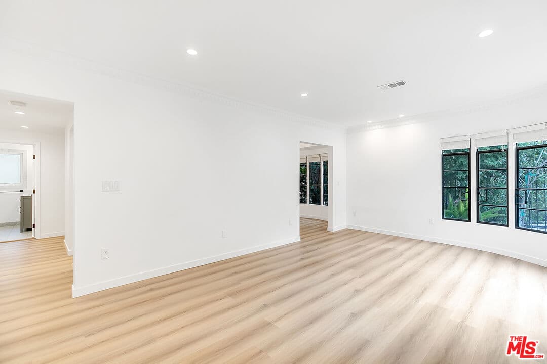 2 bd, 1 ba Townhouse in Los Angeles, CA — $3,795/mo — photo 2