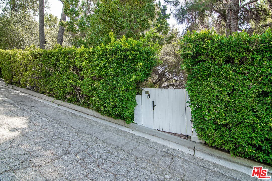 4 bd, 5 ba House in Los Angeles, CA — $20,000/mo — photo 2