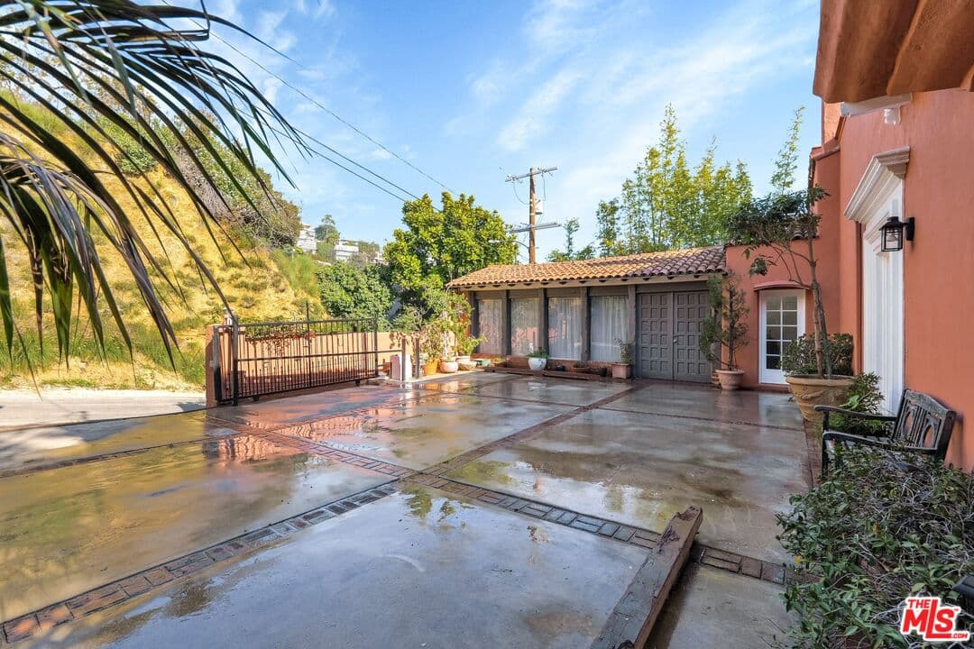 4 bd, 5 ba House in Los Angeles, CA — $13,750/mo — photo 2