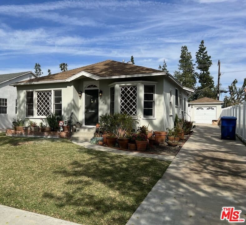 3 bd, 2 ba House in Encino, CA — $5,000/mo — photo 2