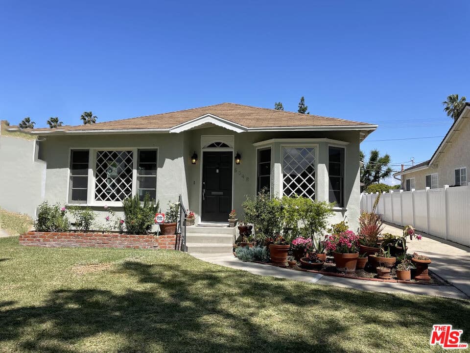 3 bd, 2 ba House in Encino, CA — $5,000/mo — photo 1