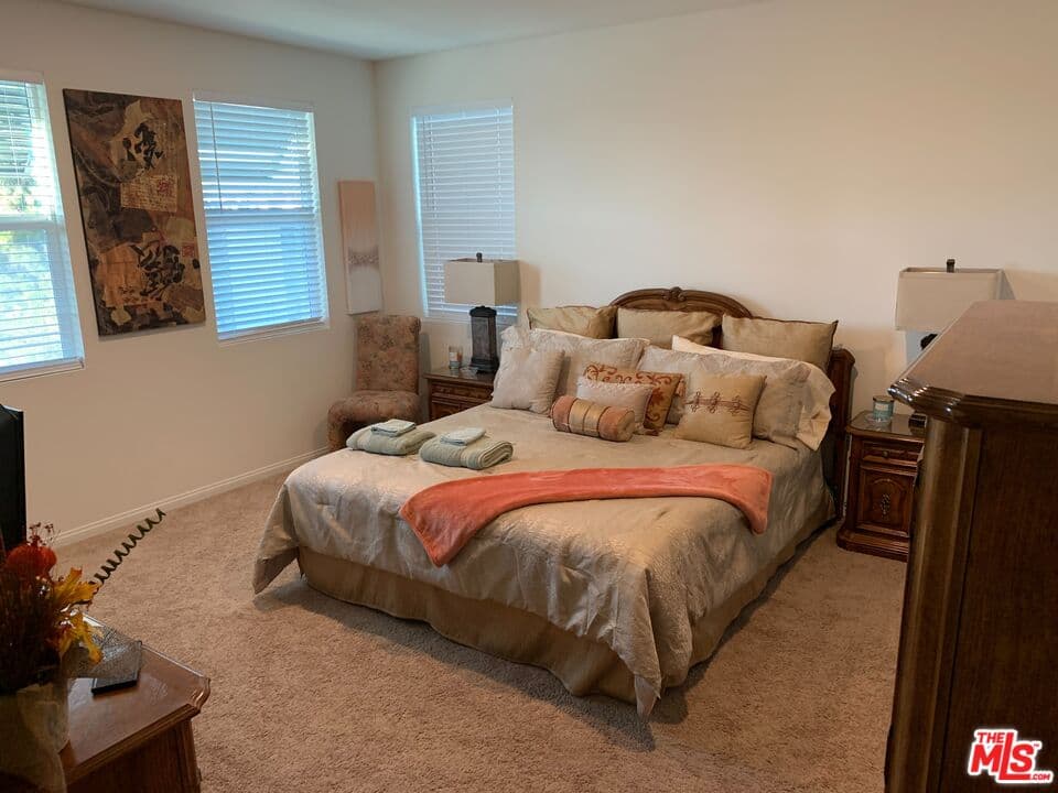 4 bd, 3 ba Townhouse in Inglewood, CA — $4,975/mo — photo 2