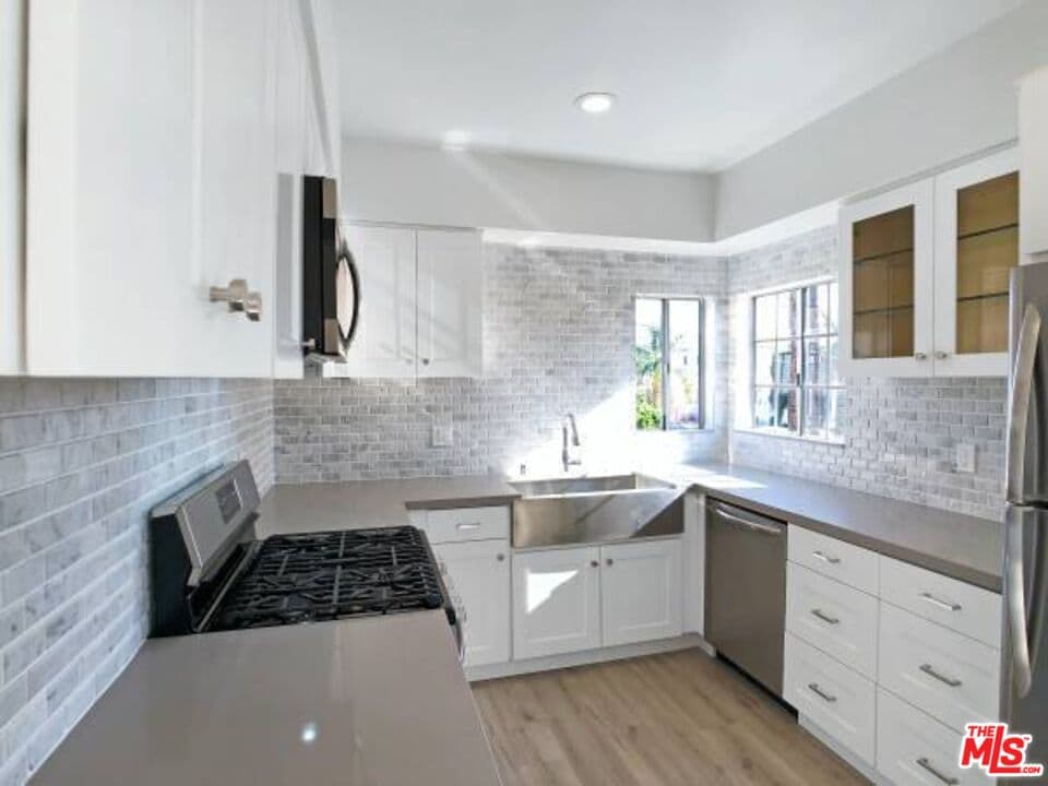 3 bd, 2 ba Apartment in Los Angeles, CA — $3,845/mo — photo 1