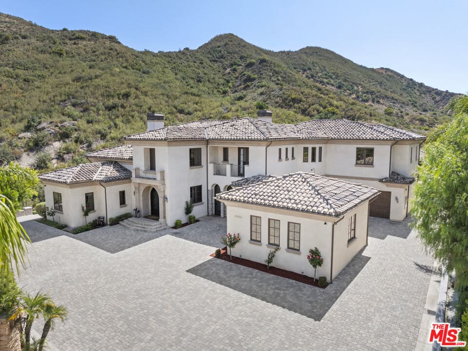 5 bd, 8 ba House in Agoura Hills, CA — $35,000/mo — photo 2