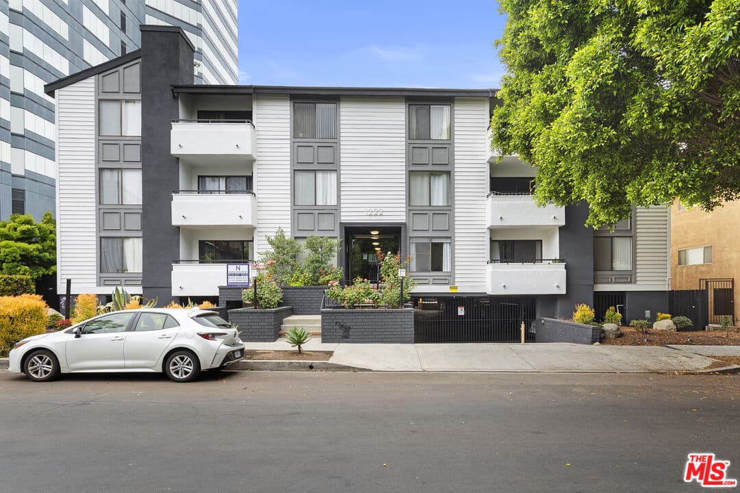 2 bd, 2 ba Townhouse in Los Angeles, CA — $3,980/mo — photo 1