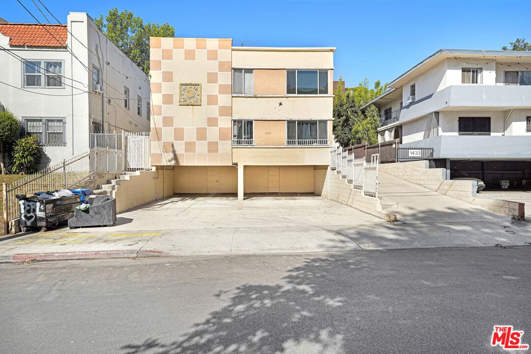 2 bd, 2 ba Townhouse in Los Angeles, CA — $2,399/mo — photo 1