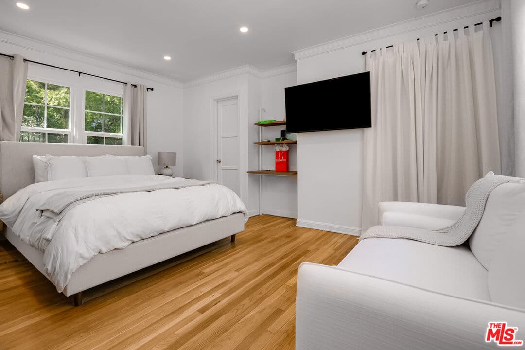 Studio, 1 ba Townhouse in Beverly Hills, CA — $2,850/mo — photo 1