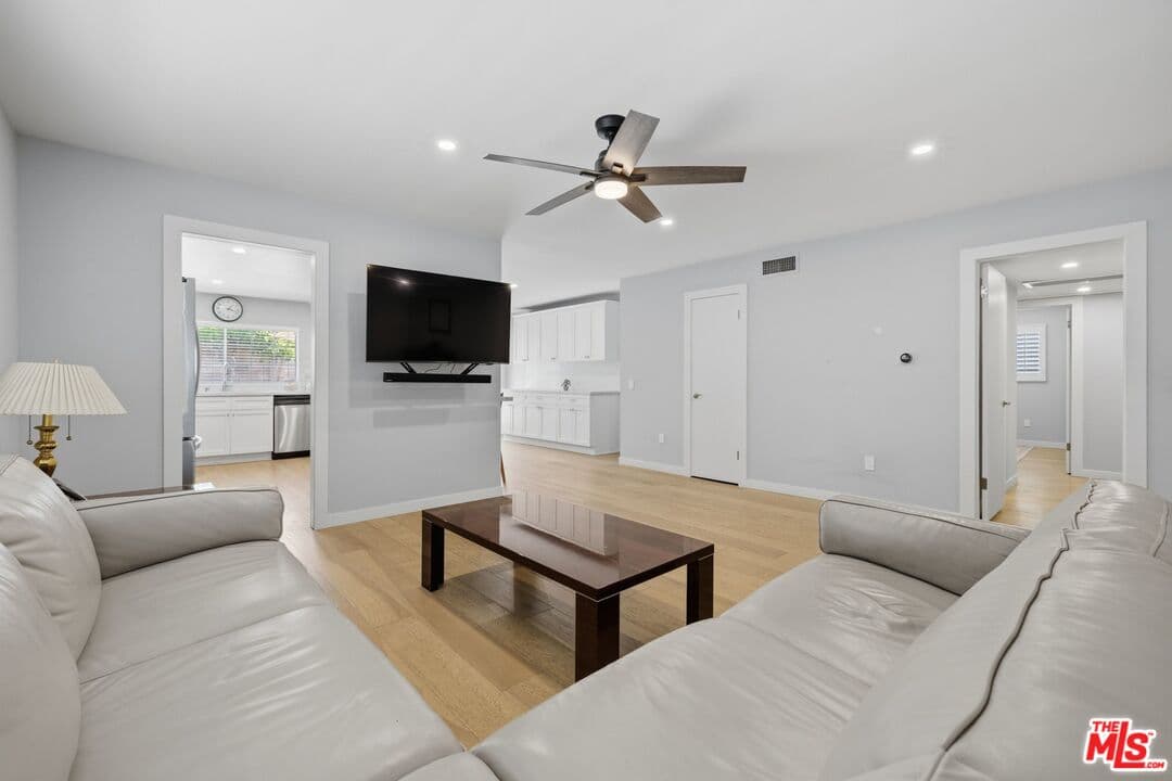 3 bd, 2 ba House in Los Angeles, CA — $5,995/mo — photo 2