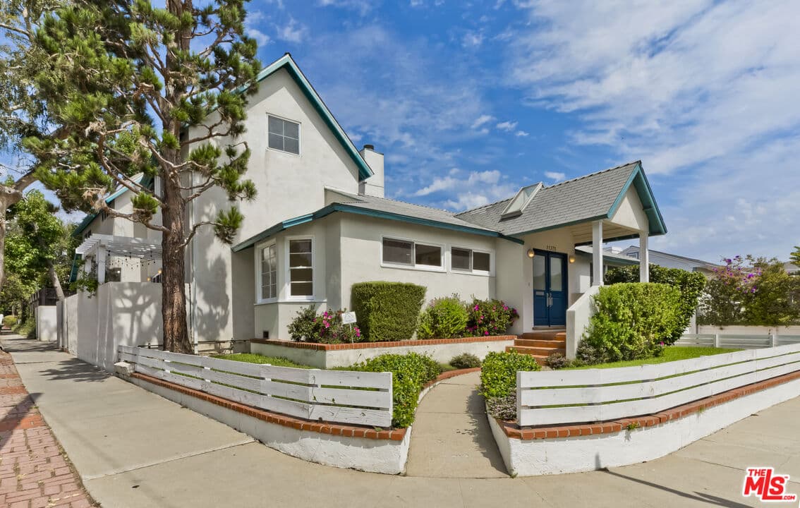 5 bd, 4 ba House in Los Angeles, CA — $11,495/mo — photo 2