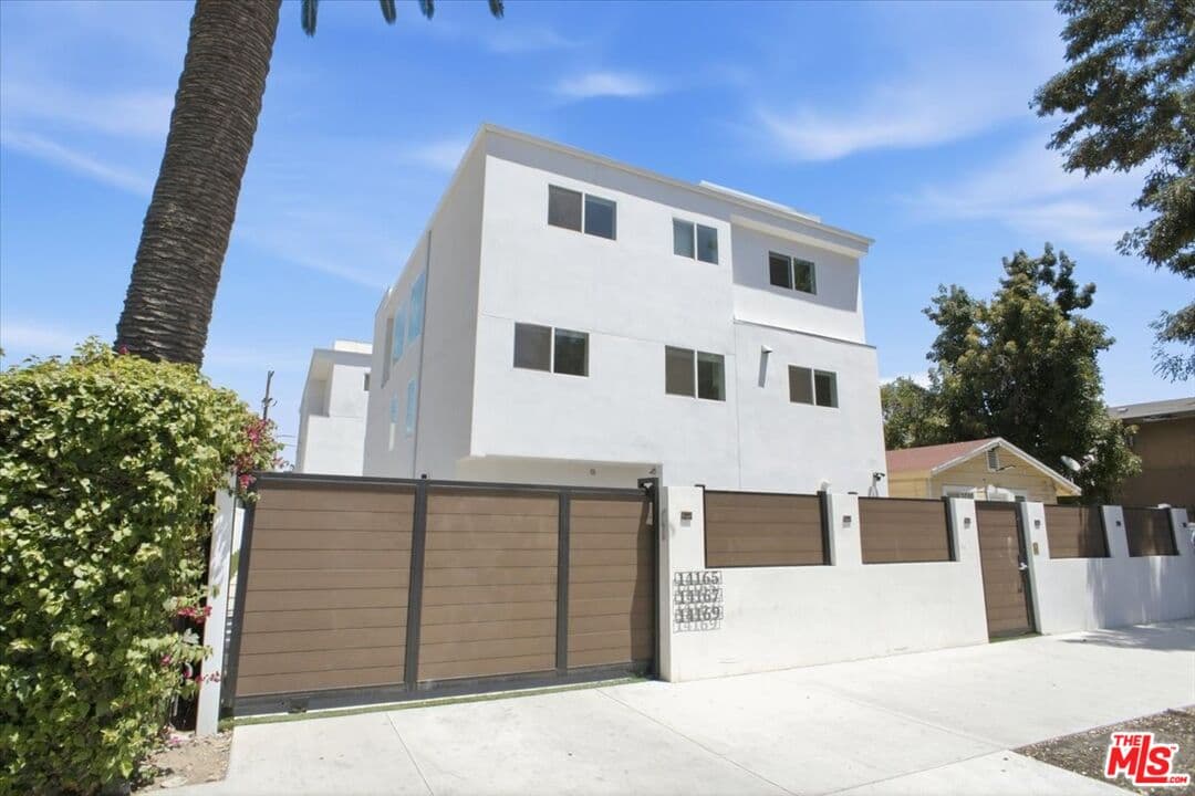 4 bd, 4 ba Townhouse in Los Angeles, CA — $3,999/mo — photo 1