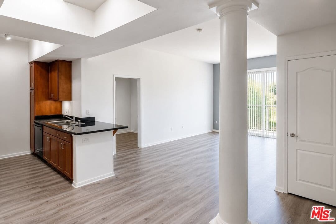 2 bd, 2 ba Condo in Marina Del Rey, CA — $3,900/mo — photo 2