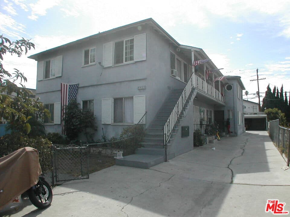 1 bd, 1 ba Townhouse in Los Angeles, CA — $1,850/mo — photo 1