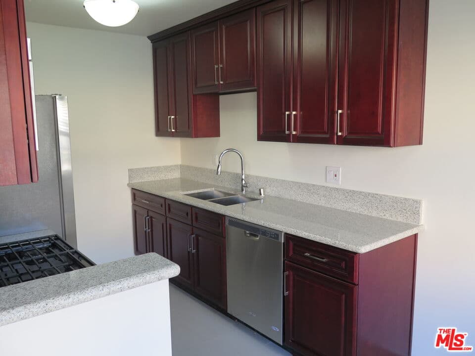 1 bd, 1 ba Townhouse in Los Angeles, CA — $1,850/mo — photo 2