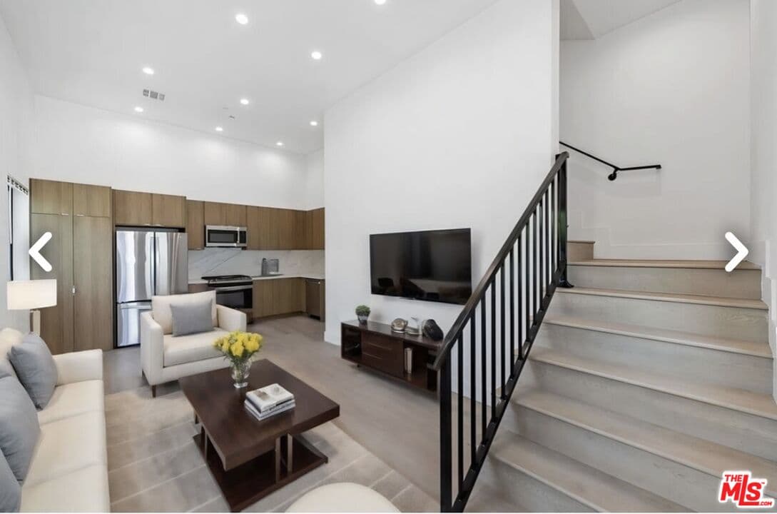 4 bd, 4 ba Townhouse in Los Angeles, CA — $4,795/mo — photo 2