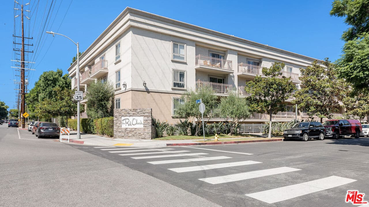 1 bd, 1 ba Condo in Los Angeles, CA — $3,795/mo — photo 2