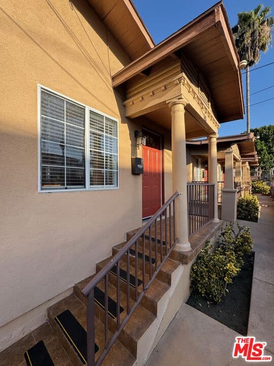 1 bd, 1 ba Townhouse in Los Angeles, CA — $1,525/mo — photo 1