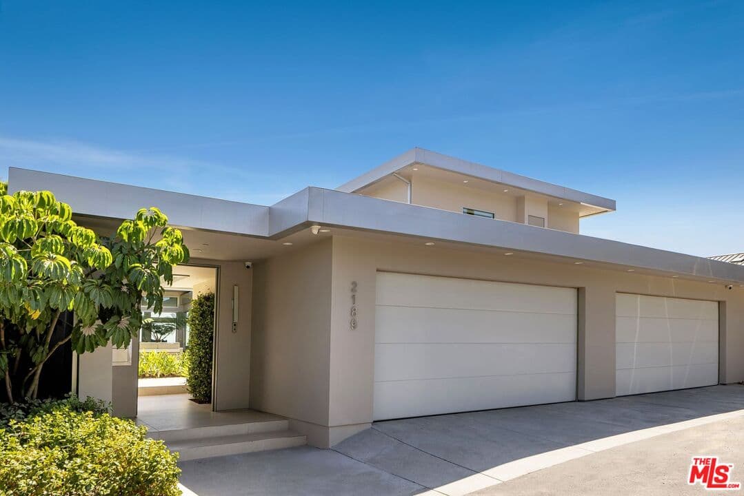 4 bd, 5 ba House in Los Angeles, CA — $31,000/mo — photo 2