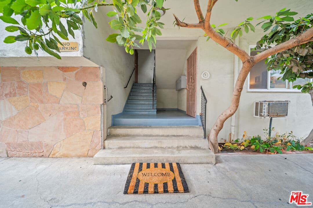 1 bd, 1 ba Apartment in West Hollywood, CA — $2,199/mo — photo 2