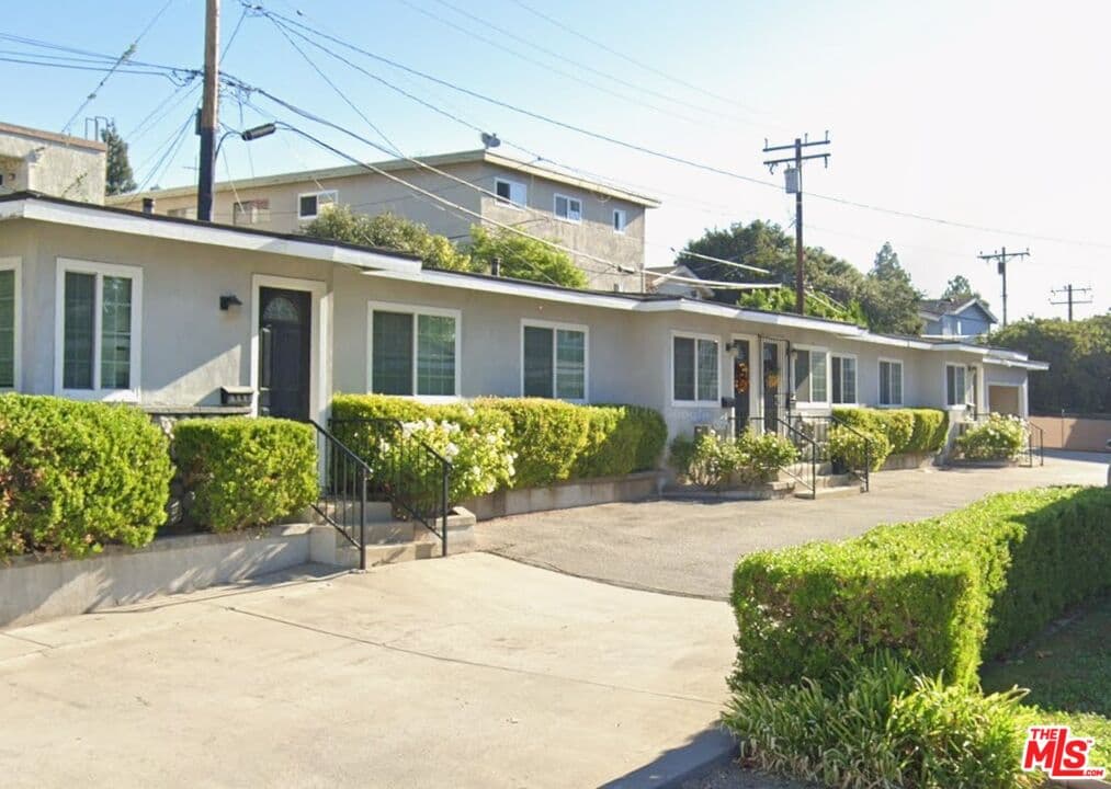 2BR Apartment in Montrose — $2,350/mo