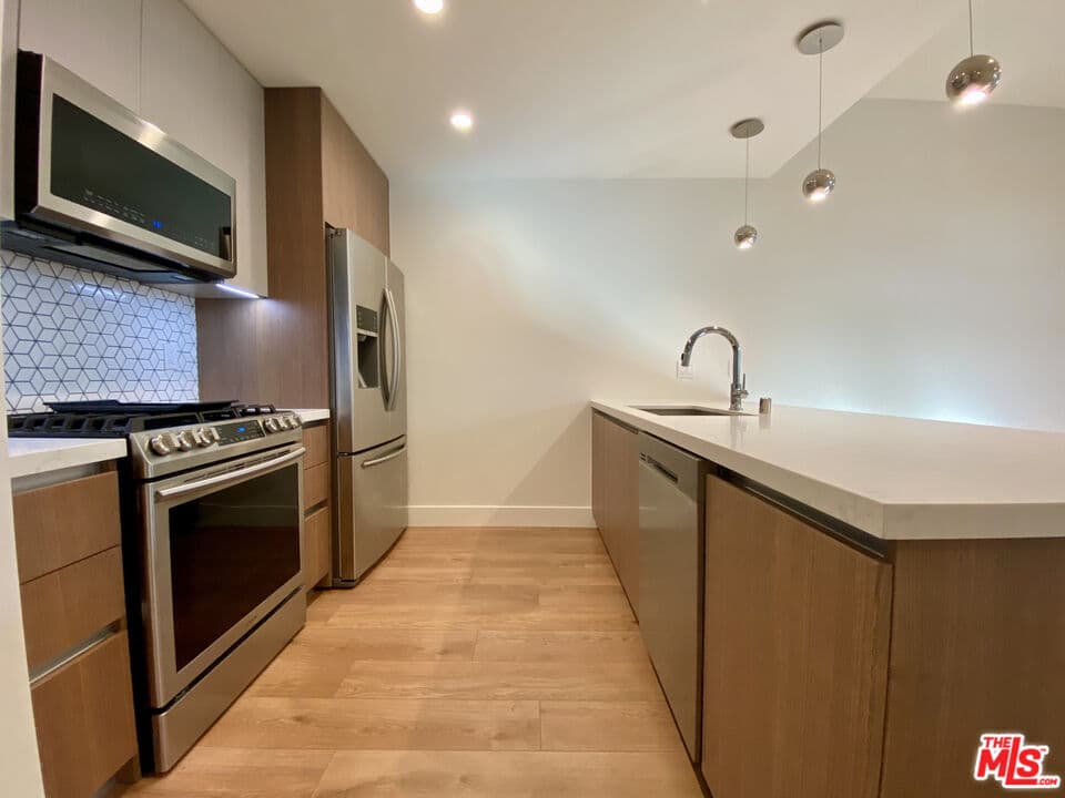 1 bd, 1 ba Apartment in West Hollywood, CA — $4,080/mo — photo 2