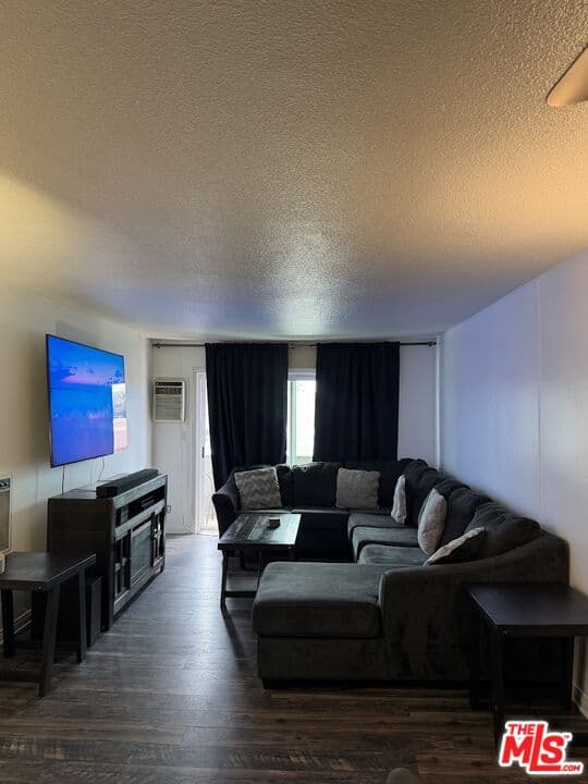 1BR Condo in Long Beach β $2,300/mo