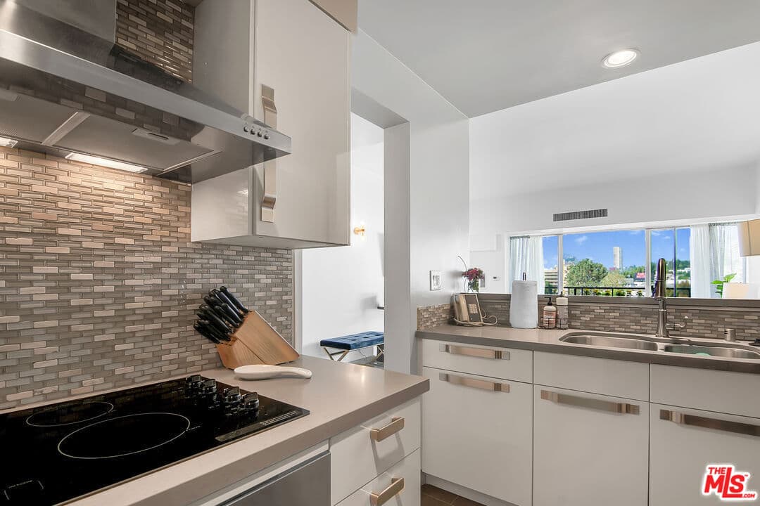 1 bd, 1 ba Condo in West Hollywood, CA — $4,495/mo — photo 2