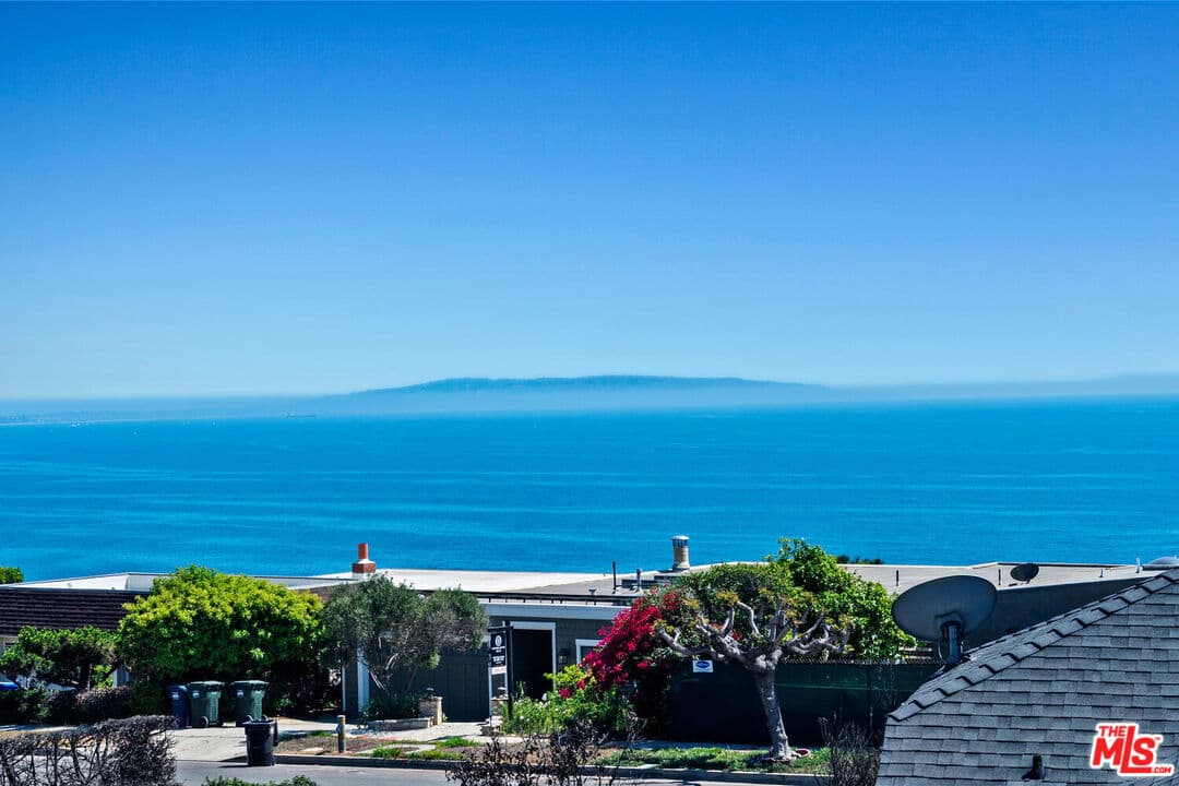 4 bd, 3 ba House in Malibu, CA — $9,495/mo — photo 2
