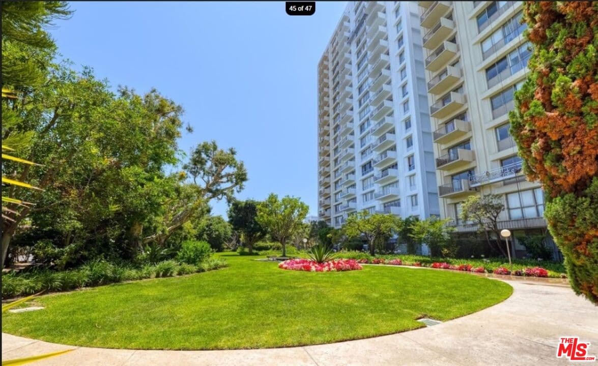 2 bd, 2 ba Condo in Los Angeles, CA — $7,950/mo — photo 2