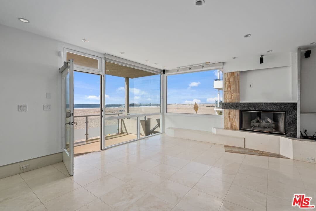 3 bd, 3 ba Condo in Marina Del Rey, CA — $13,995/mo — photo 2