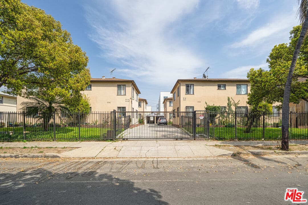 1 bd, 1 ba Apartment in Los Angeles, CA — $1,630/mo — photo 1
