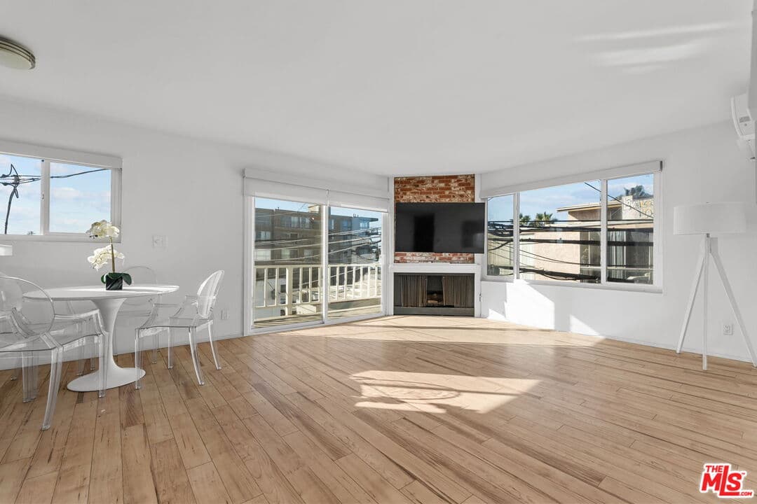 2 bd, 2 ba Townhouse in Venice, CA — $5,650/mo — photo 1
