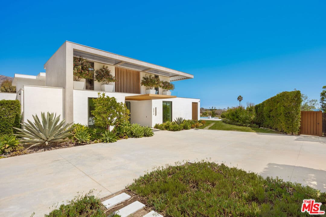 5 bd, 7 ba House in Malibu, CA — $68,000/mo — photo 1