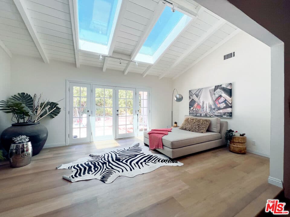 4 bd, 3 ba House in Calabasas, CA — $8,000/mo — photo 2