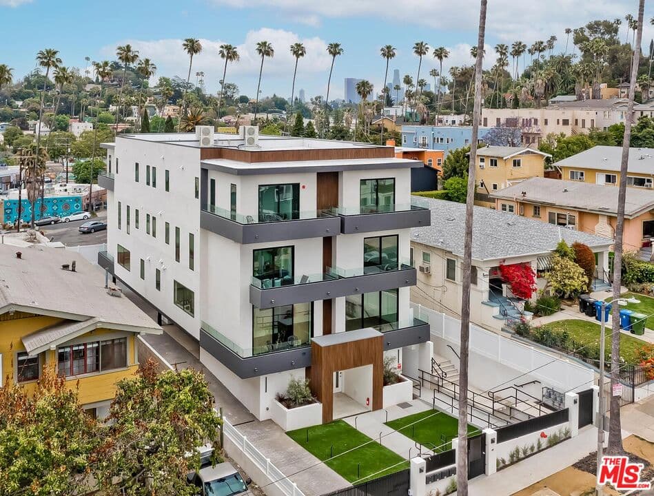 4 bd, 5 ba Townhouse in Los Angeles, CA — $7,495/mo — photo 1
