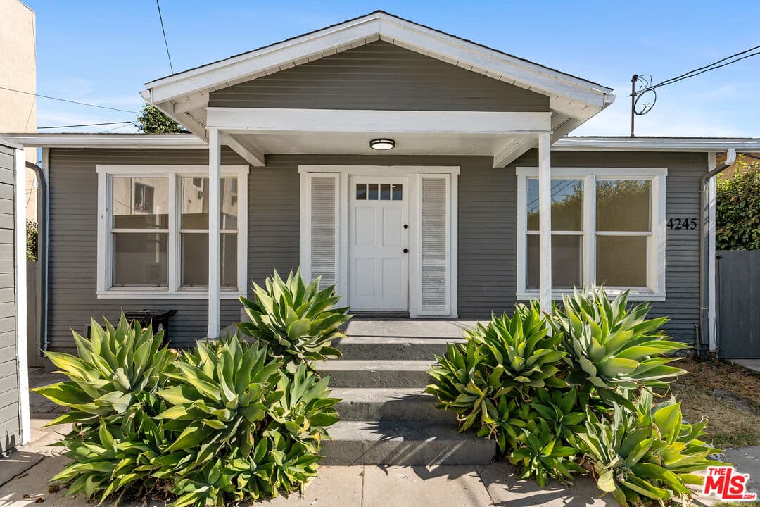 2 bd, 2 ba House in Los Angeles, CA — $3,850/mo — photo 2