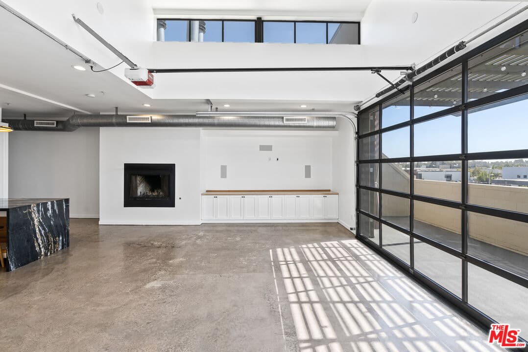 1 bd, 2 ba Condo in Santa Monica, CA — $6,000/mo — photo 2