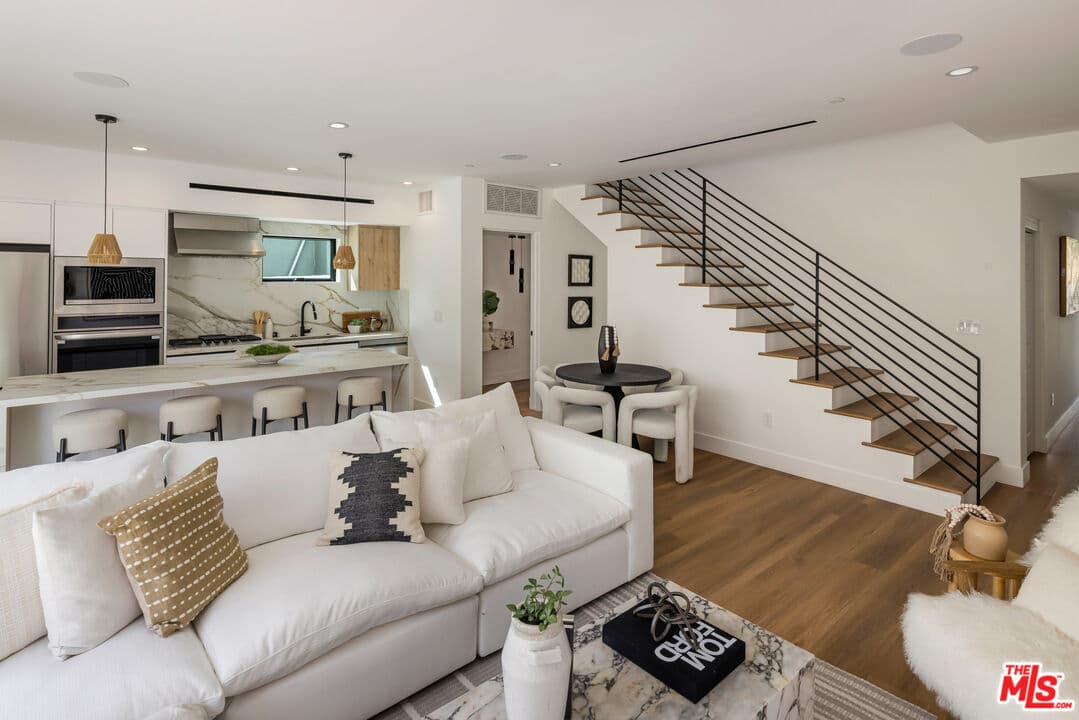 4 bd, 5 ba House in Los Angeles, CA — $7,495/mo — photo 2