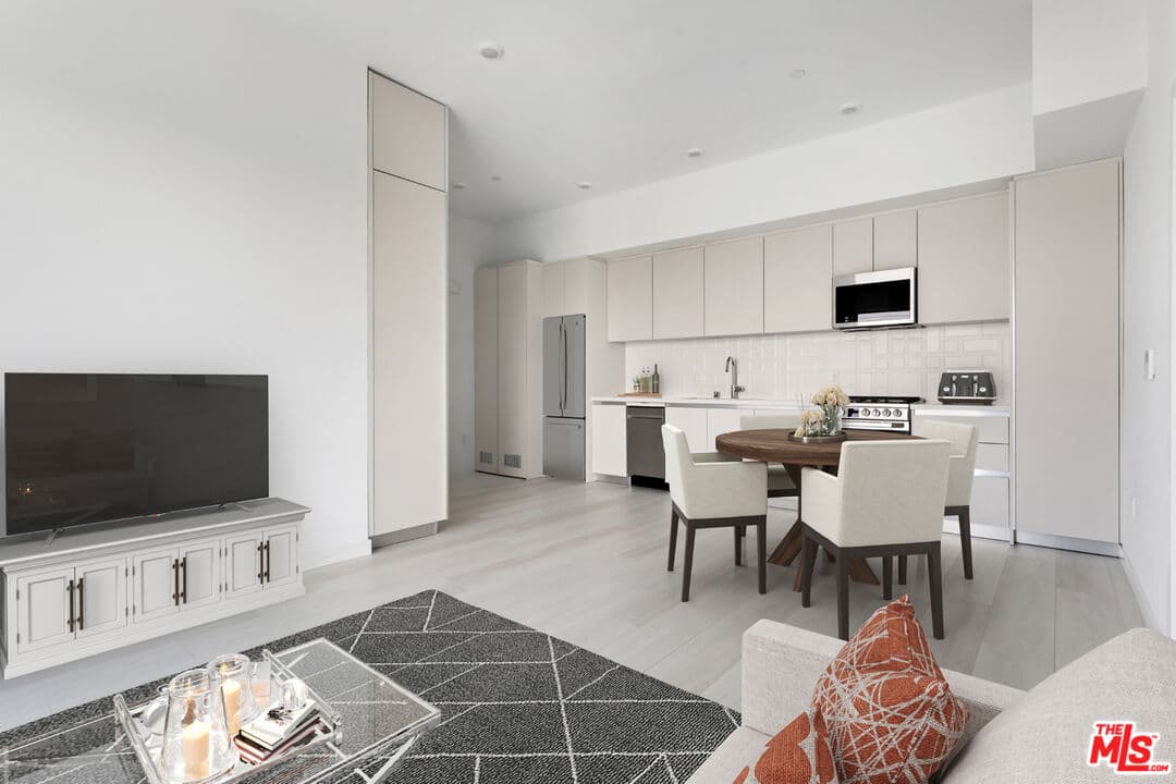 1 bd, 1 ba Apartment in Los Angeles, CA — $3,190/mo — photo 2