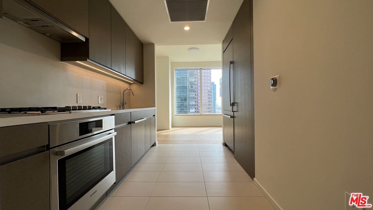 Studio, 1 ba Condo in Los Angeles, CA — $2,500/mo — photo 2