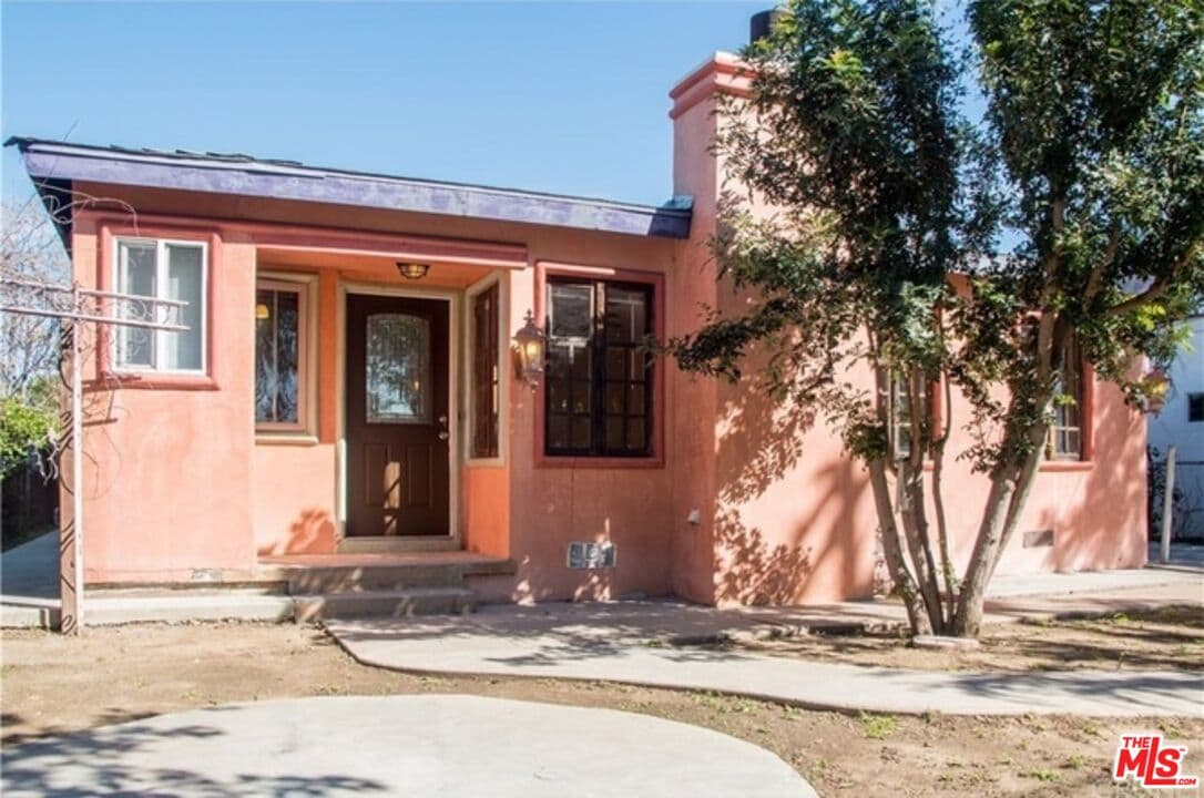 4 bd, 2 ba House in Van Nuys, CA — $4,150/mo — photo 1