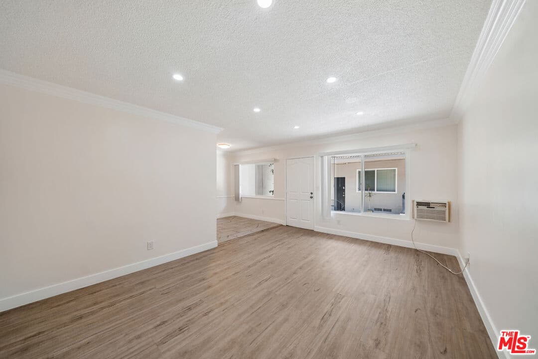 1 bd, 1 ba Apartment in Los Angeles, CA — $2,350/mo — photo 2