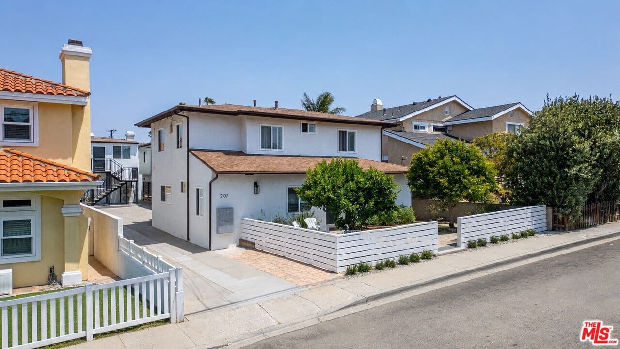 2BR Apartment in Redondo Beach — $2,745/mo