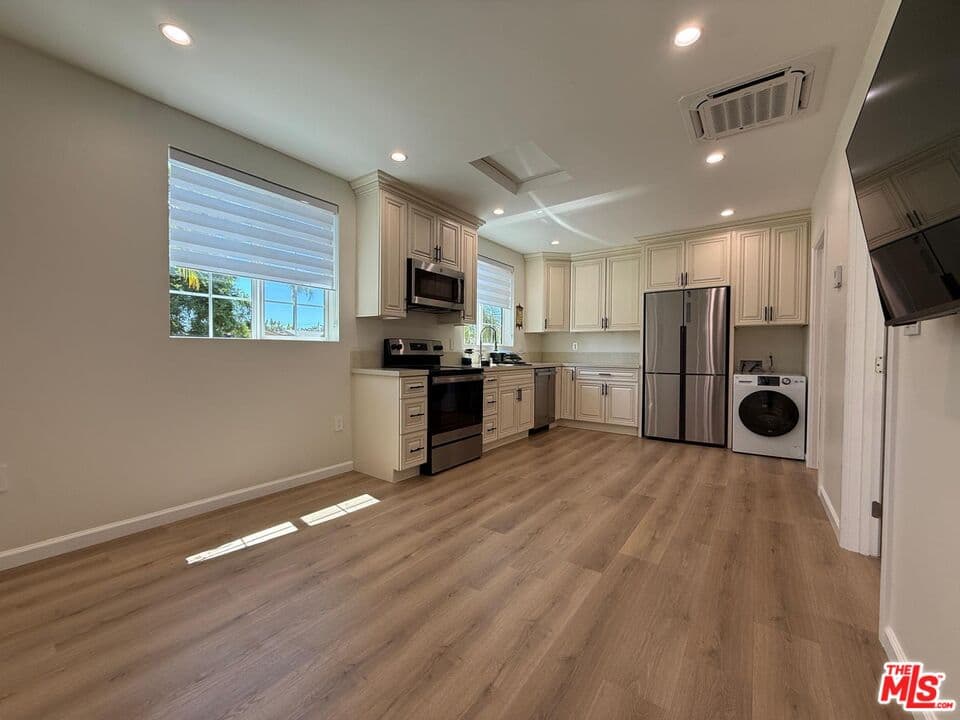 1 bd, 1 ba House in North Hills, CA — $2,100/mo — photo 2